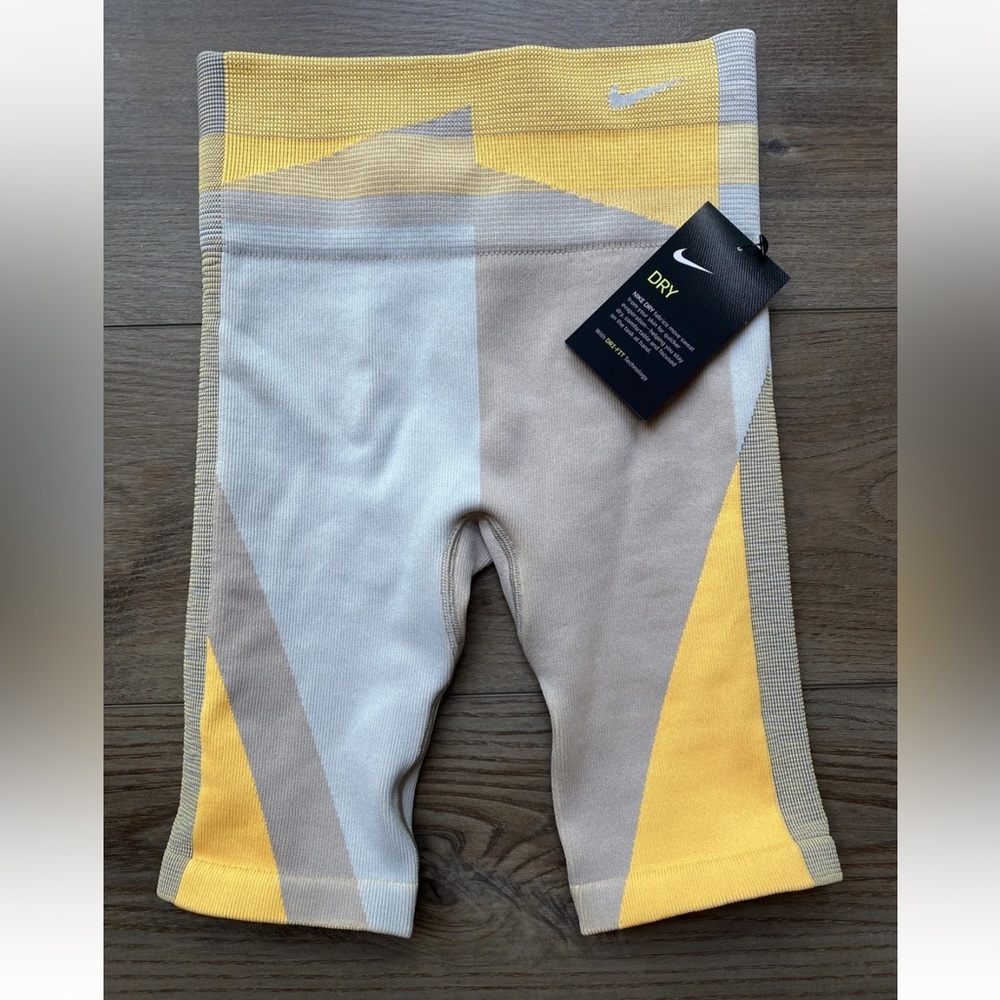 Womens Size XS Nike Icon Clash Seamless 8" Training Bike Shorts CJ5091-110